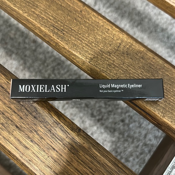 Moxie Lash - Picture 2 of 6